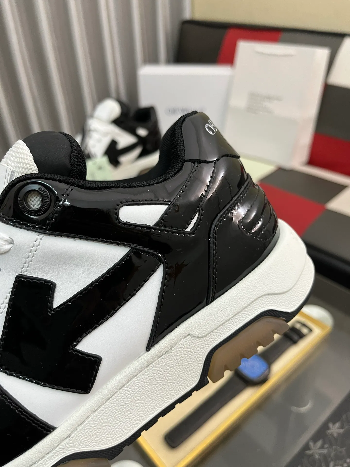 Men's shoes 💰600⌚️⌚️ OFF-White C/O VirGil Abloh fashionable and versatile casual shoes. Exclusive first release of the new model. Made of environmentally friendly cowhide leather and mesh fabric upper material. The insole is embedded with foam cushioning EVA material. The correct midsole is equipped with EVA lightweight cushioning. External tooth nail rubber outsole. The correct accessories can be customized simultaneously. Women's model: 35-40 Men's model: 39-45